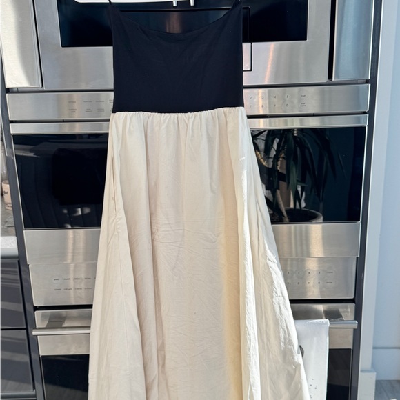 Aritzia Dresses & Skirts - Aritzia Black Bodice Ivory A-Line Midi Dress